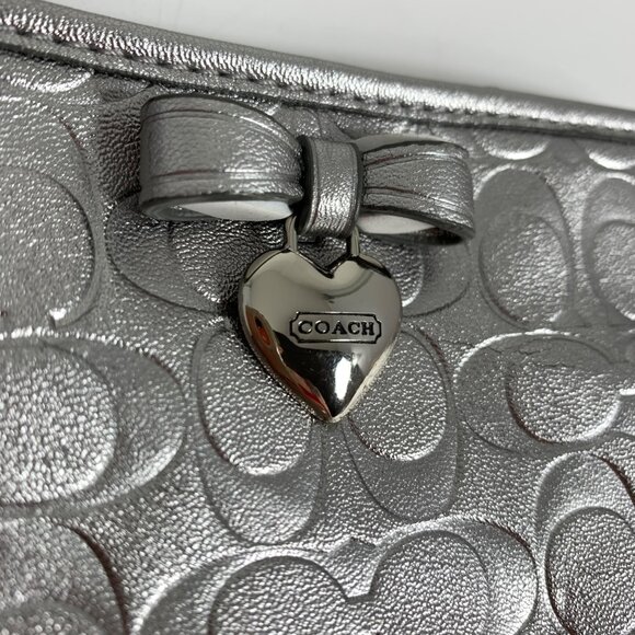 Coach Metallic Silver Corner Zip Wristlet Clutch Wallet Signature Leather Heart - Picture 2 of 11